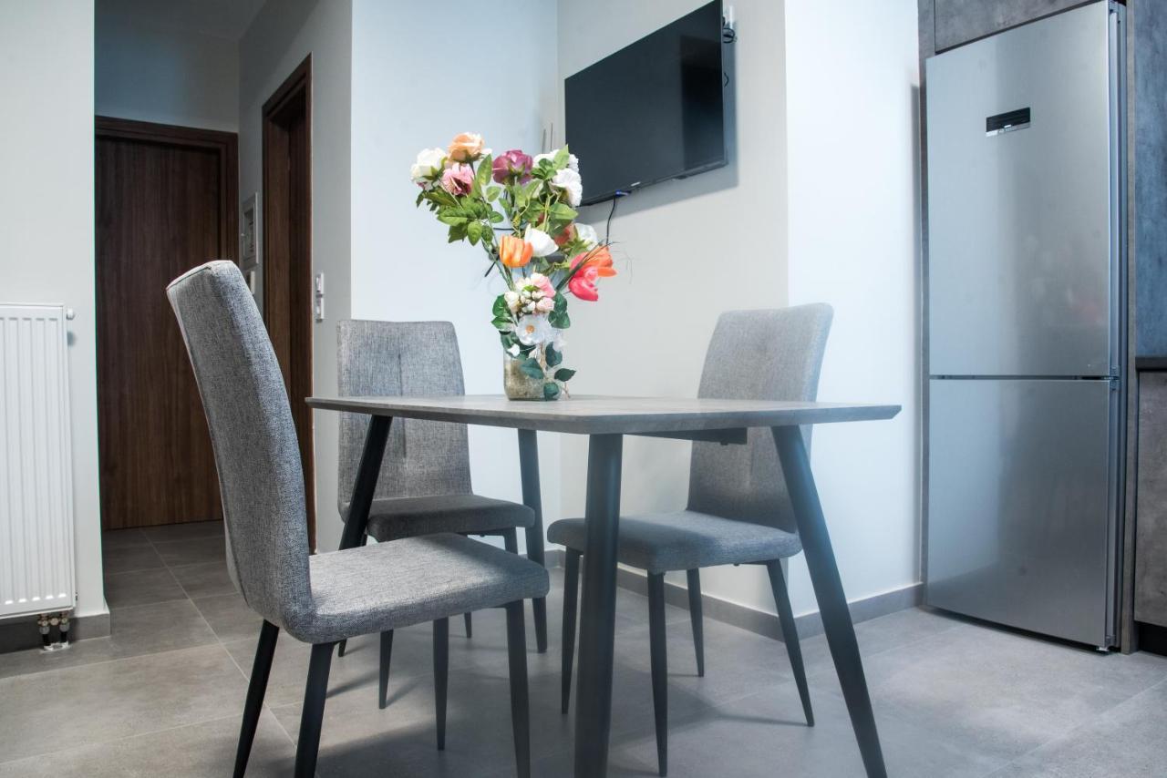 Poly S Apartment *